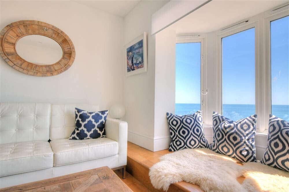 Seahorse — 4-Star Luxury Hotel in Lyme Regis, United Kingdom