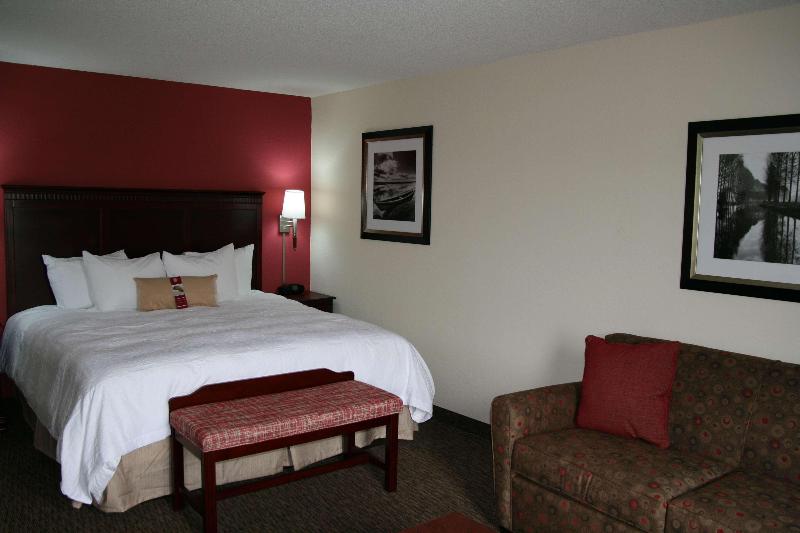 Hampton Inn & Suites Millington - photo 21