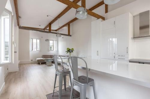 Loft refait A neuf en dernier Actage 2 chambres — 4-Star Luxury Hotel in Paris, France