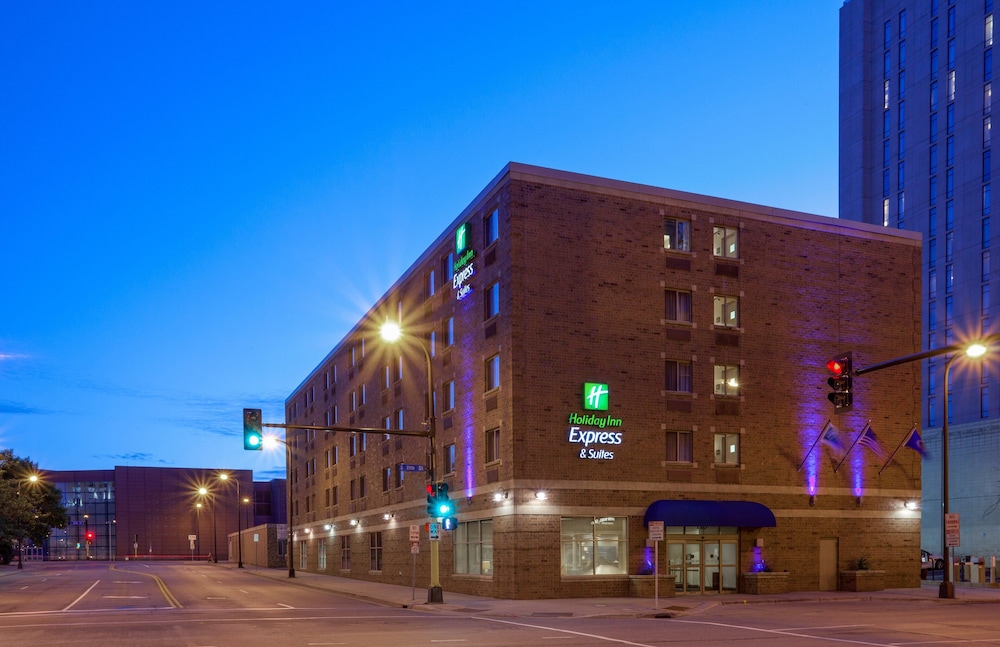 Holiday Inn Express Hotel & Suites Downtown Minneapolis