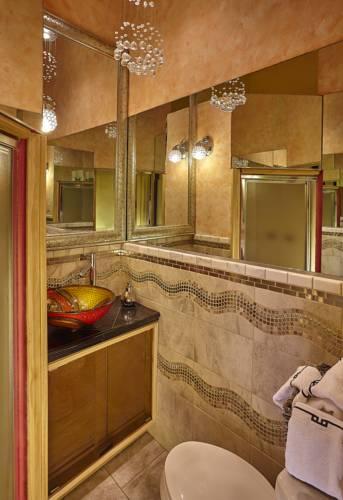 The International Cozy Inn - photo 9
