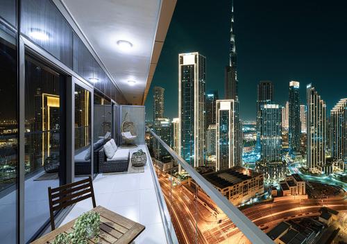 Bright High Floor Apartment in a 5 Star Hotel Resident Tower w Burj View and access to 64th Infinity Pool Gym Sauna Spa Restaurants Bars and more in Dubai, United Arab Emirates