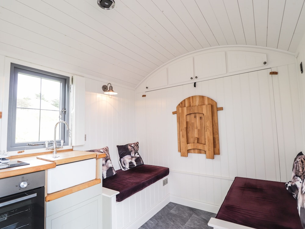 Shepherds Hut — Inverness — photo 3