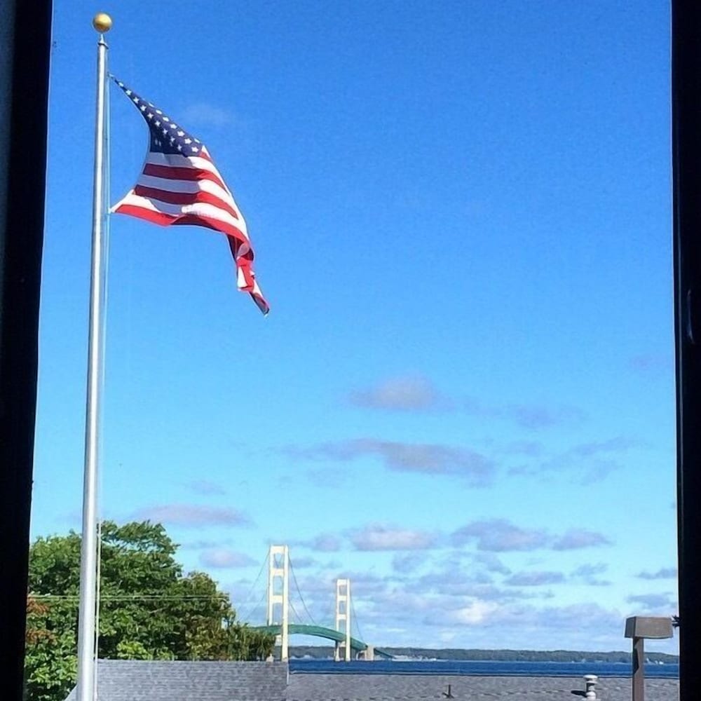 Super 8 by Wyndham Bridgeview of Mackinaw City - photo 60