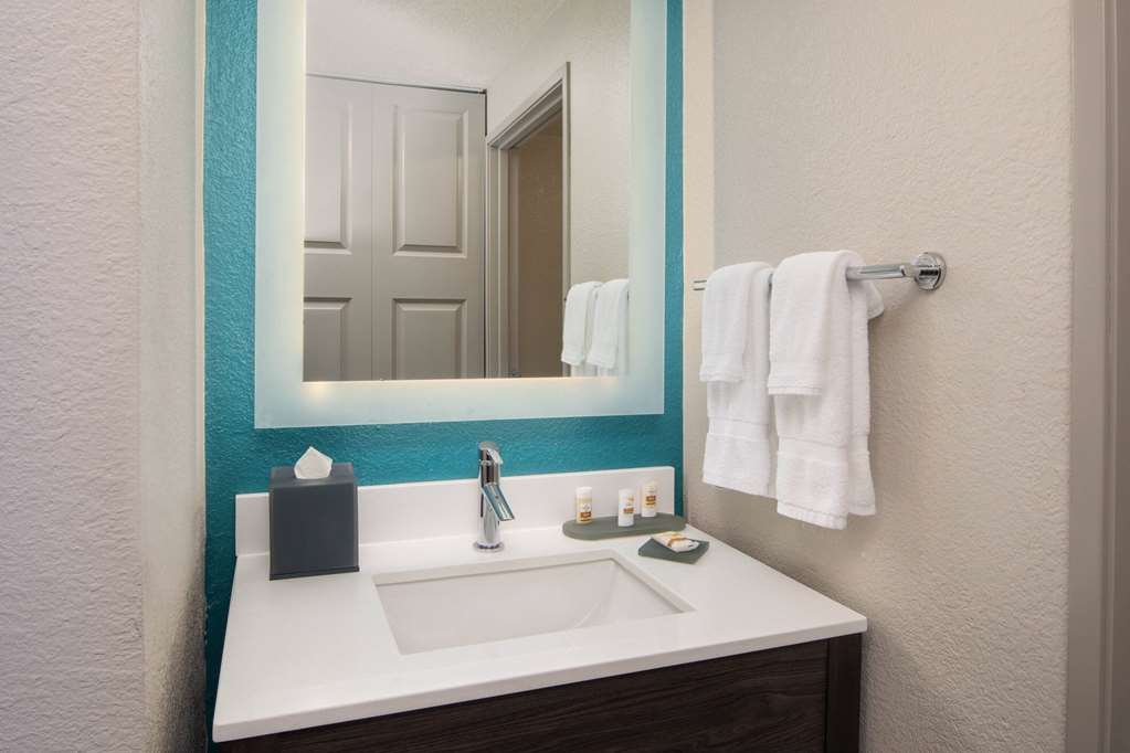 La Quinta Inn & Suites by Wyndham Atlanta Airport North - photo 22