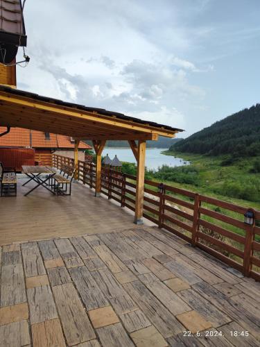 Zlatni pogled in Unknown City, Serbia