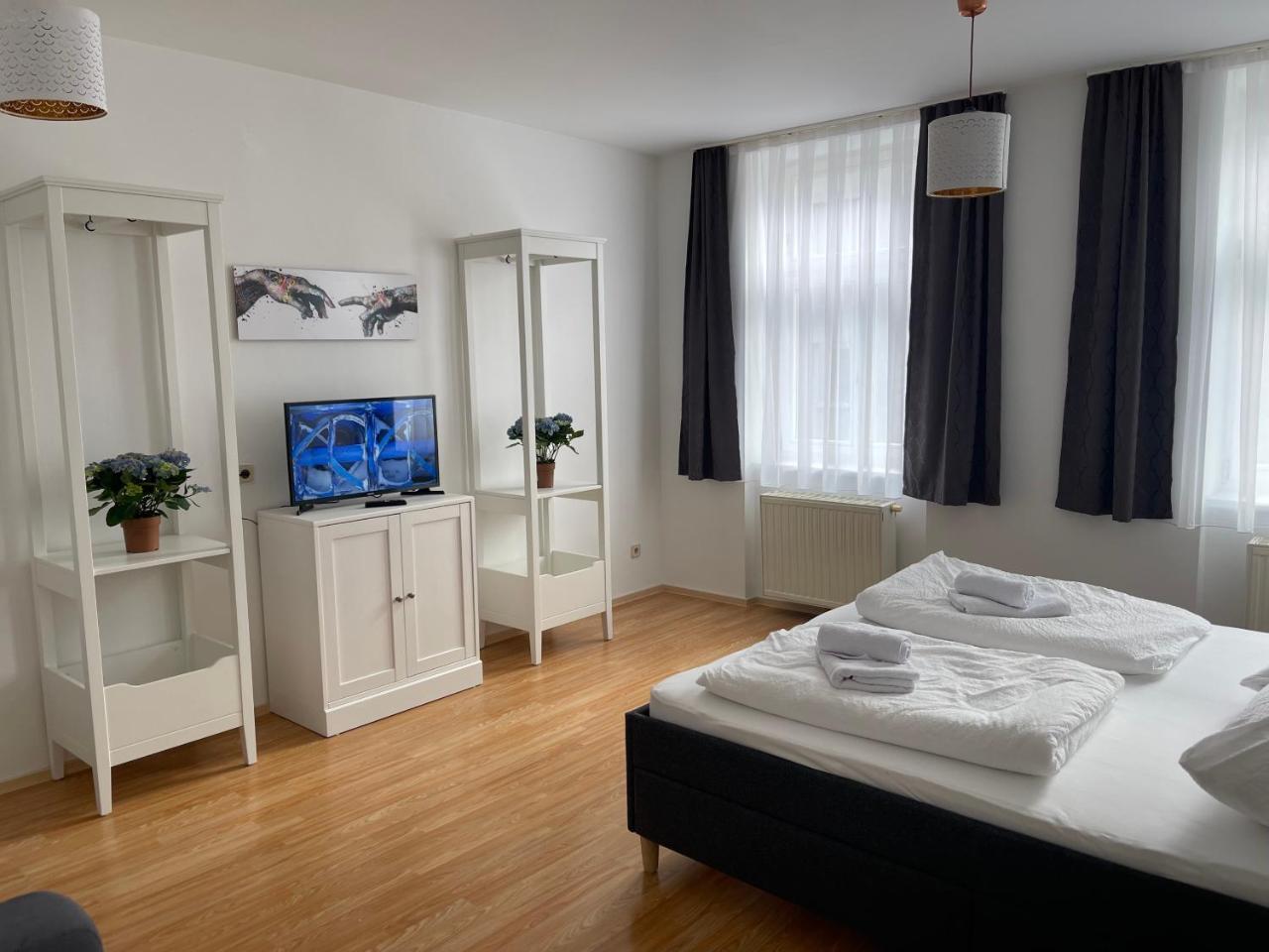 Peaceful Apartment for 4 — 4-Star Luxury Hotel in Vienna, Austria