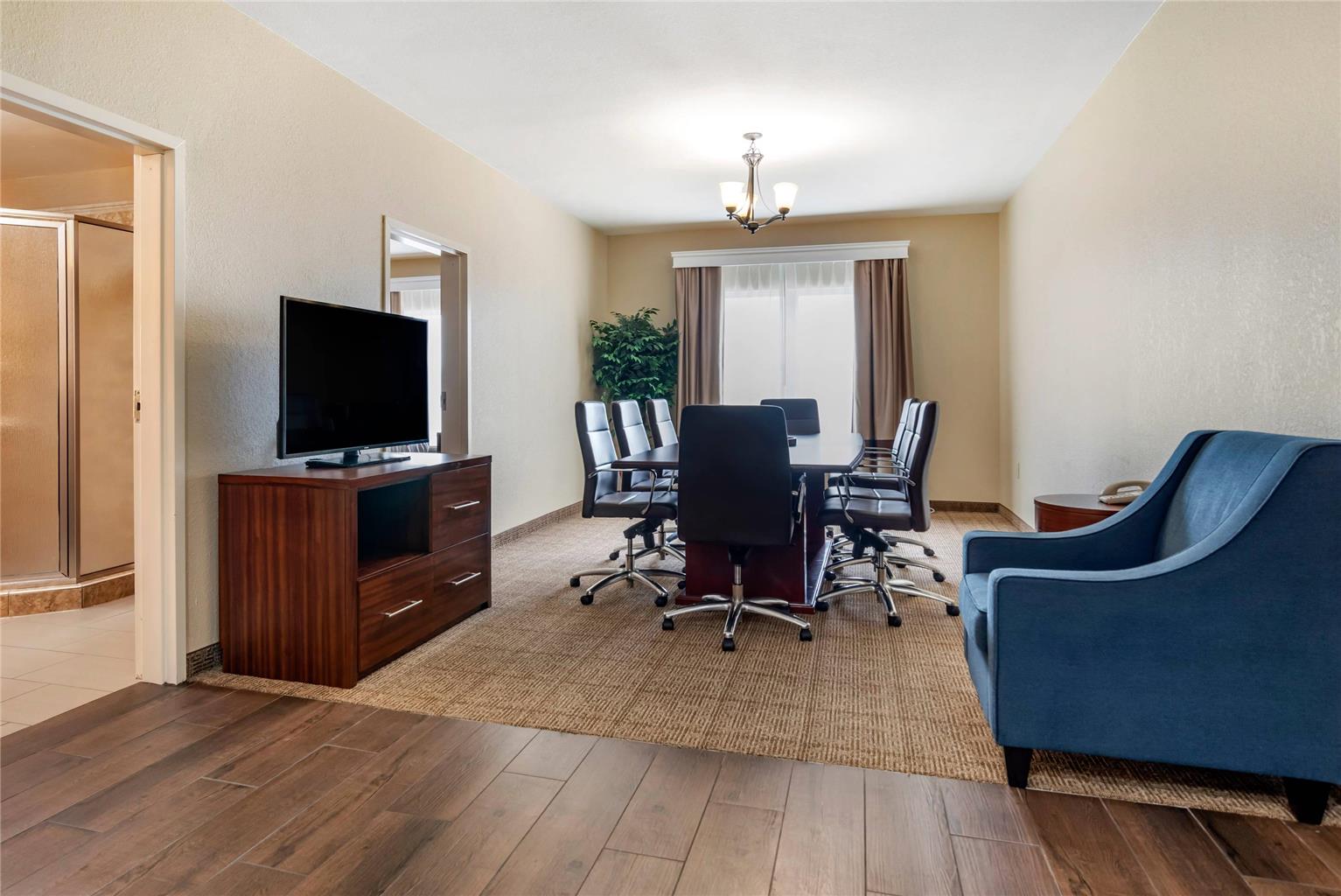 Comfort Suites Vicksburg - photo 12