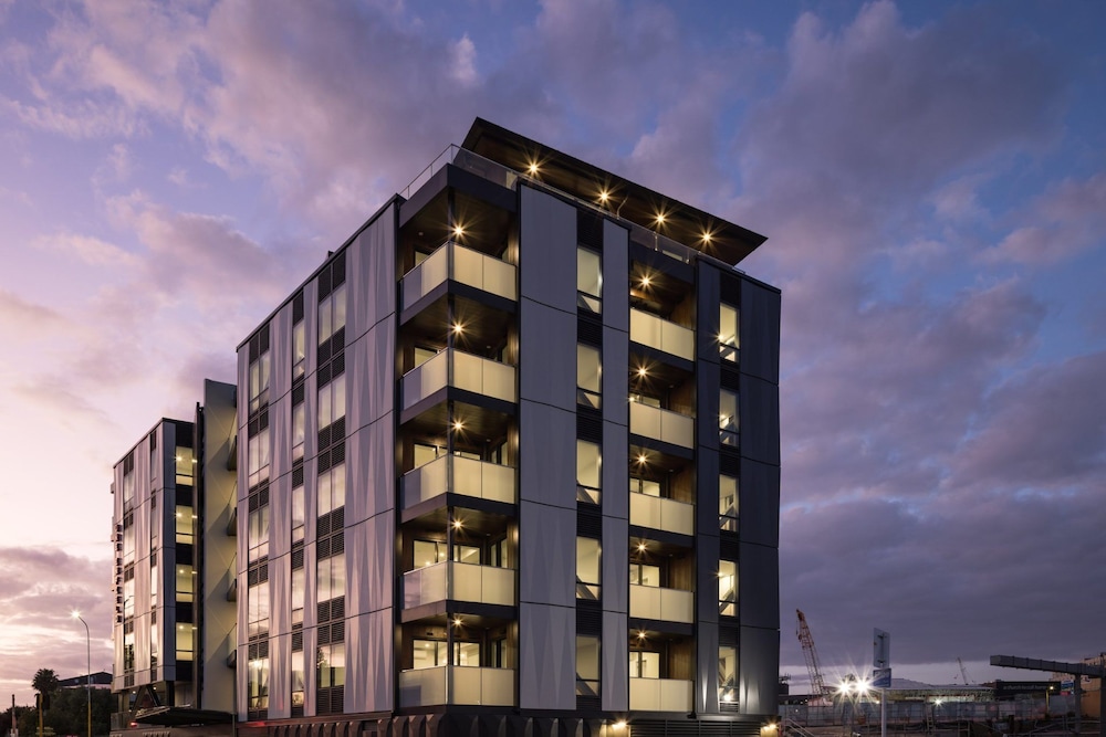 Enfield Lux Brand New Apartment — 4-Star Luxury Hotel in Auckland, New Zealand