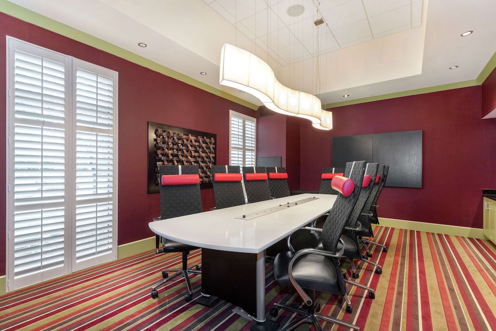 Hampton Inn & Suites Raleigh Crabtree Valley - photo 53