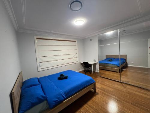 4 Yellow Room - carbon neutral hotel in Beecroft