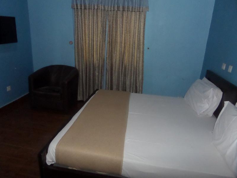 Almond View Hotel and Suites