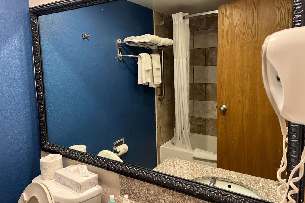 Quality Inn & Suites Louisville East - photo 11