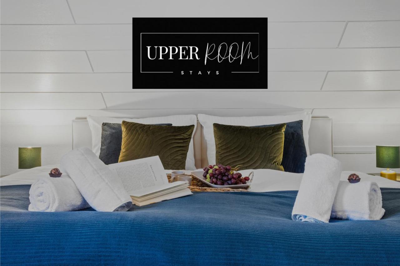 UPPER ROOM: Apartment mit exklusiver Ausstattung Ausblick auf Weinberge&Mandelblütenpfad — 4-Star Luxury Hotel in Neustadt, Germany