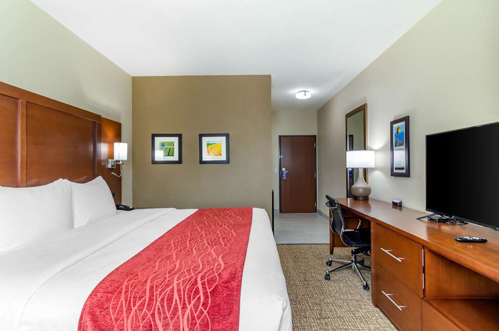 Comfort Inn & Suites Salina North - photo 11