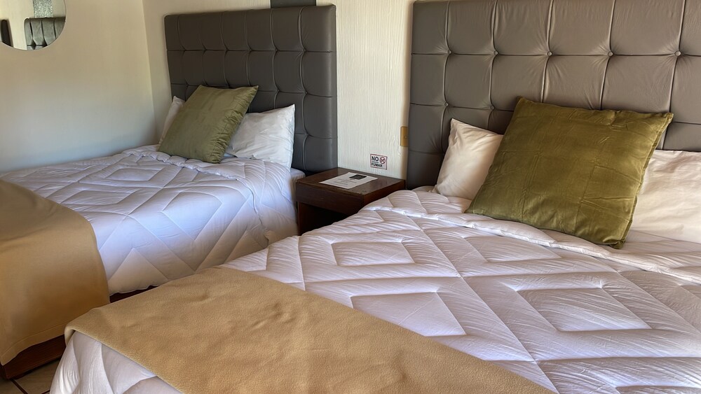 Hotel Cuatro Caminos — Etzatlan