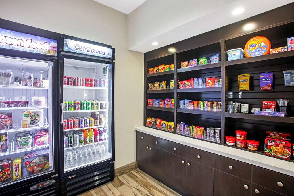 La Quinta Inn & Suites by Wyndham Karnes City Kenedy - photo 51