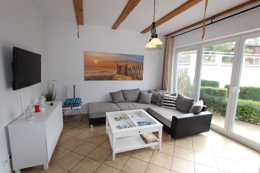Apartment Tintenfisch Strandkorb inkl — 4-Star Luxury Hotel in Ostseebad Goehren, Germany