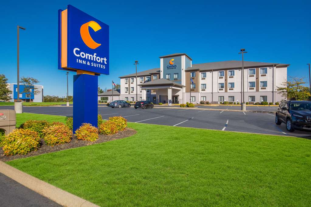 Comfort Inn & Suites — hotel in Cave City