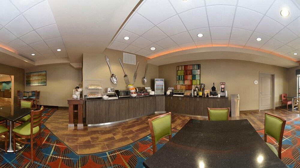 Holiday Inn Express & Suites Junction City by IHG - photo 18