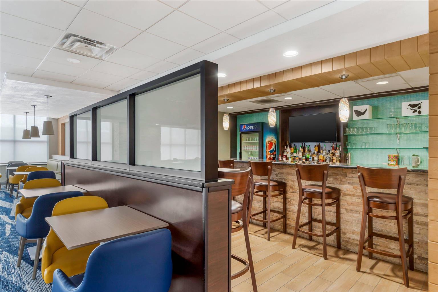 Peach Tree Inn and Suites - photo 34