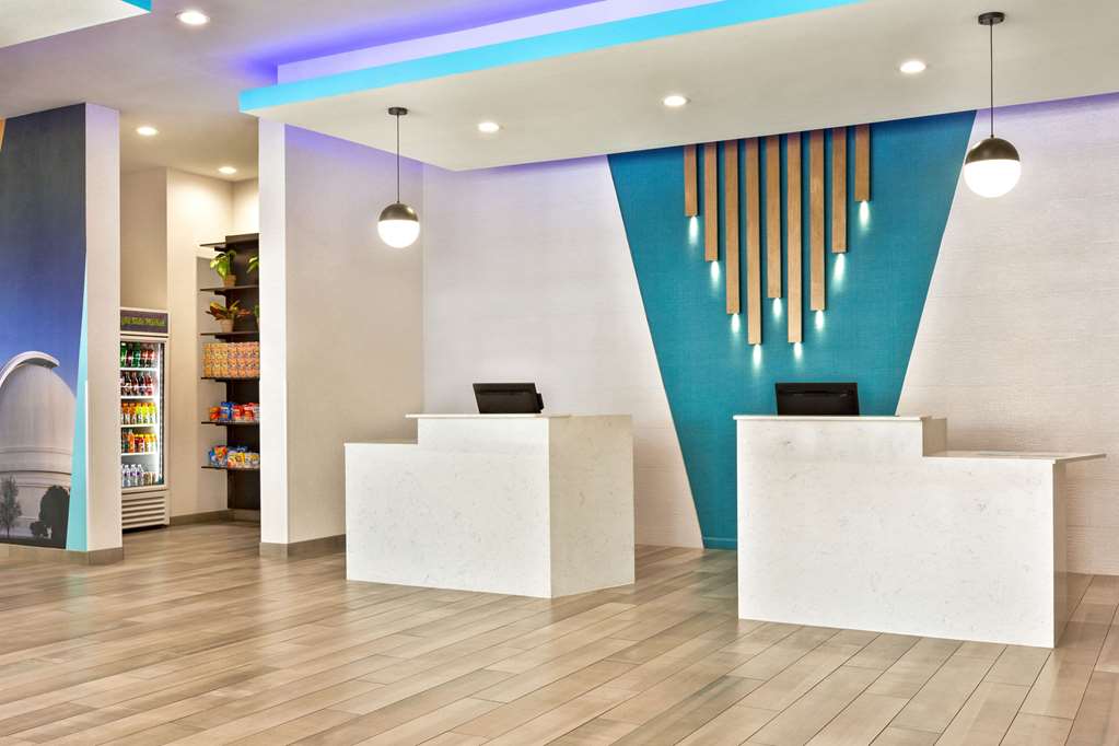 La Quinta Inn & Suites by Wyndham Richmond Sugarland - photo 5