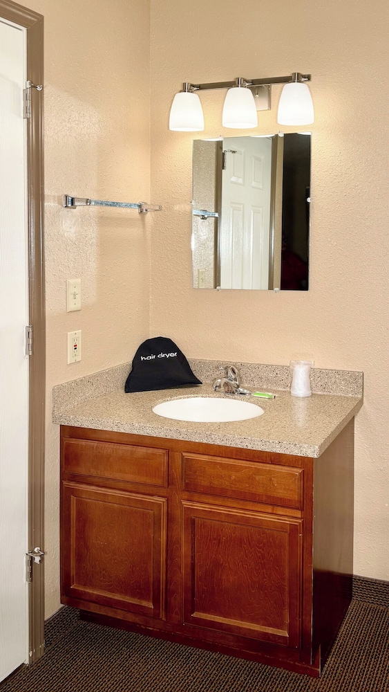 Young's Motel - photo 36