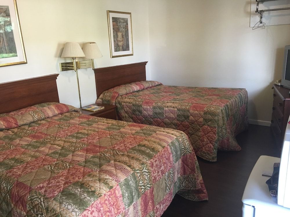 Maple Leaf Motel - photo 13