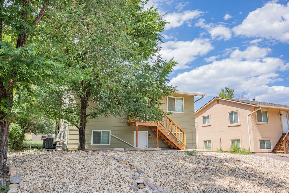 2BR Aptmt Parks Private Deck Mountain Views - photo 45