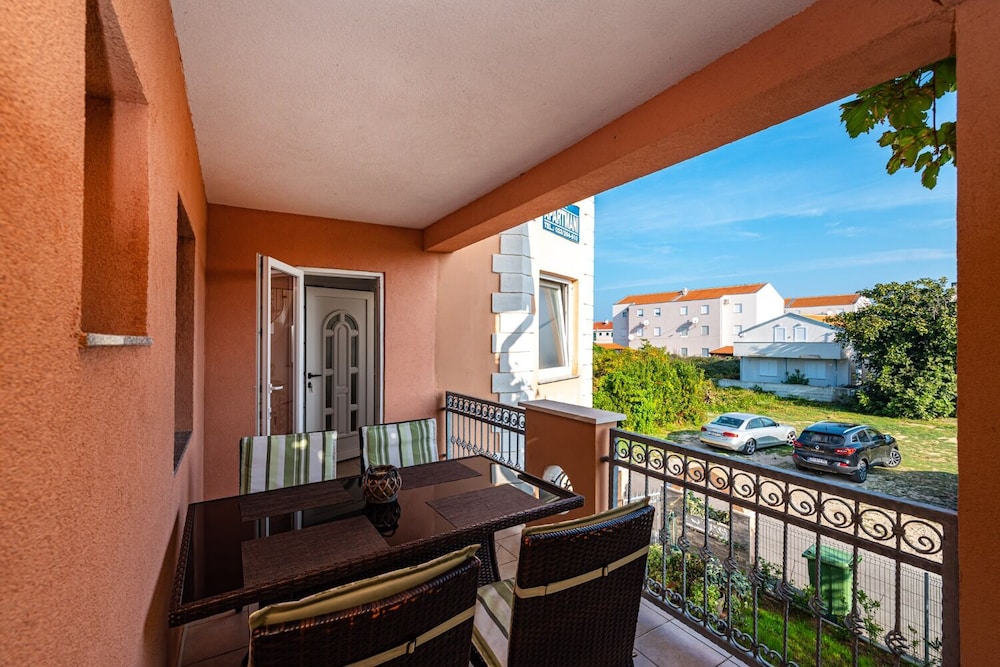 Dreamy Free Parking A2 in Nin, Croatia