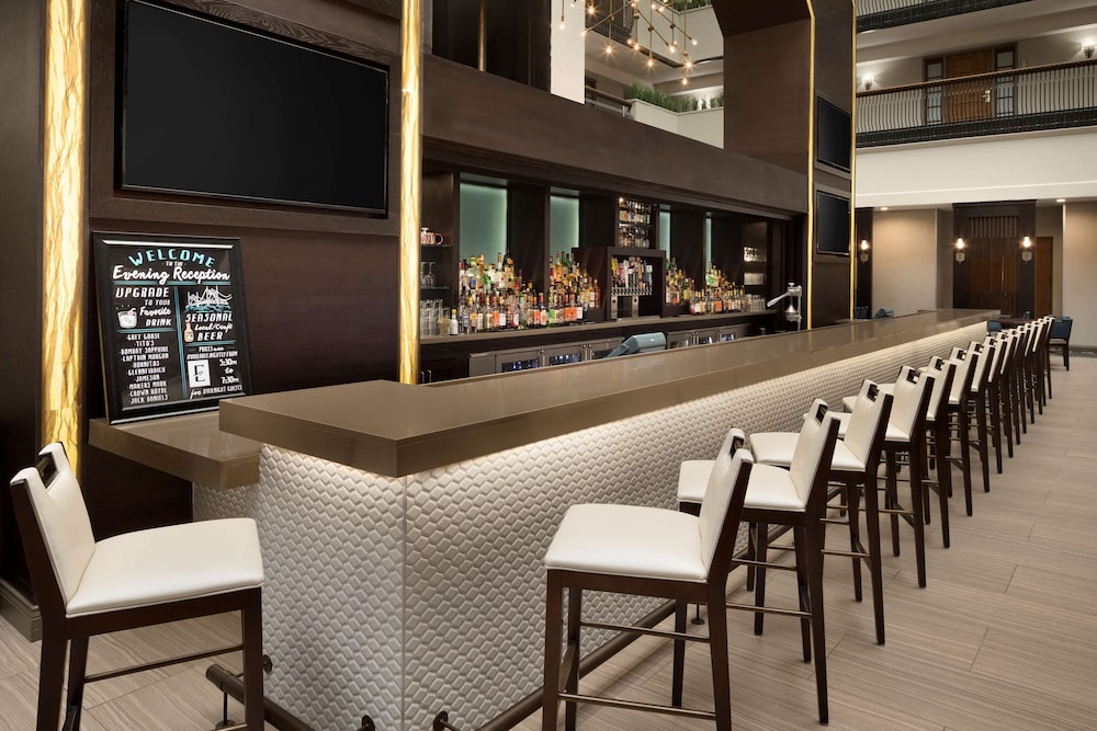 Embassy Suites by Hilton Columbus - photo 37