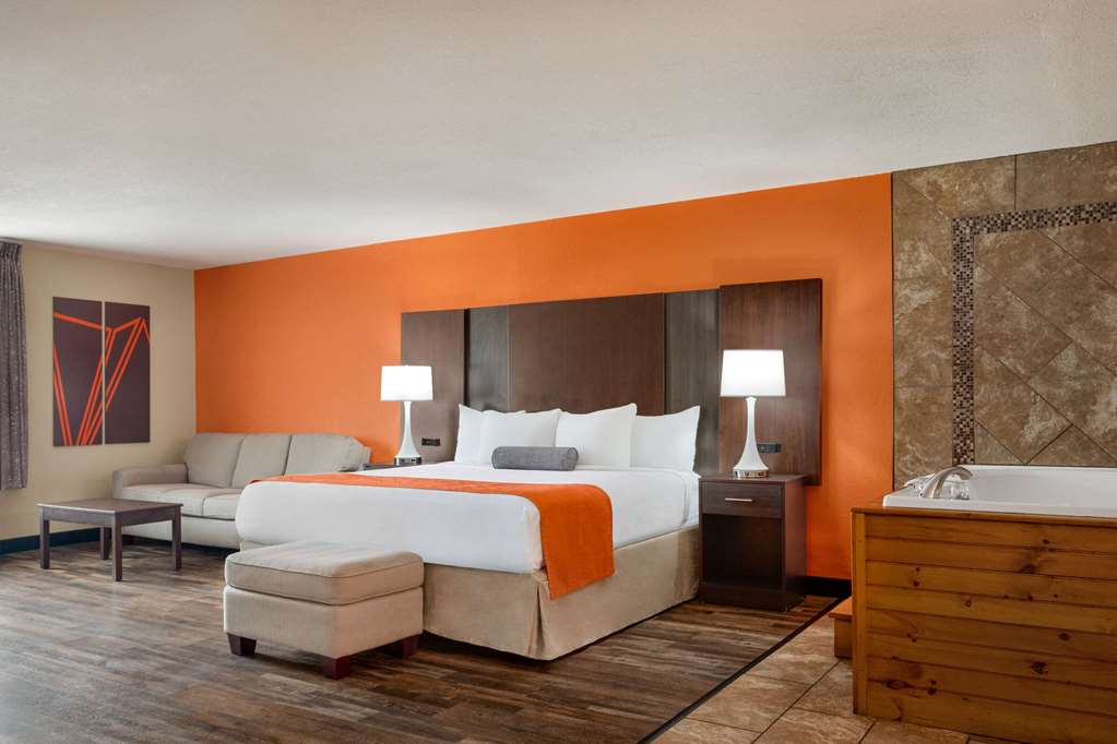 Howard Johnson by Wyndham Pigeon Forge - photo 36