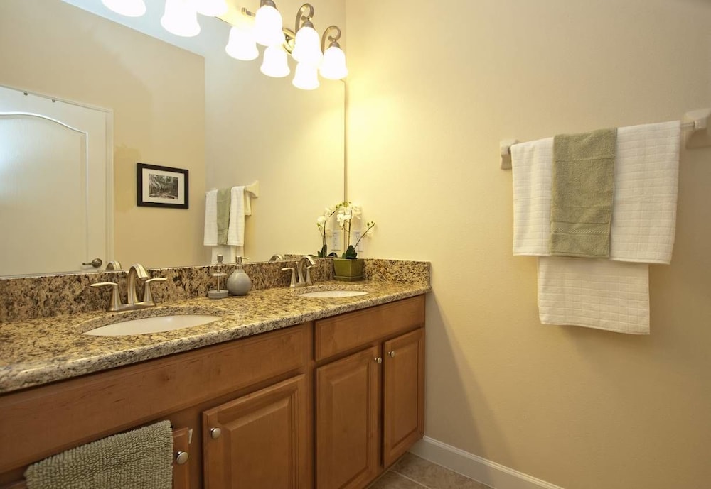 Beautiful Waterfront Townhome Wsplashpool 3024 - photo 22