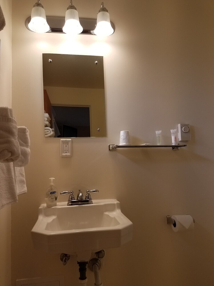 Sleep For Less Motel - photo 18