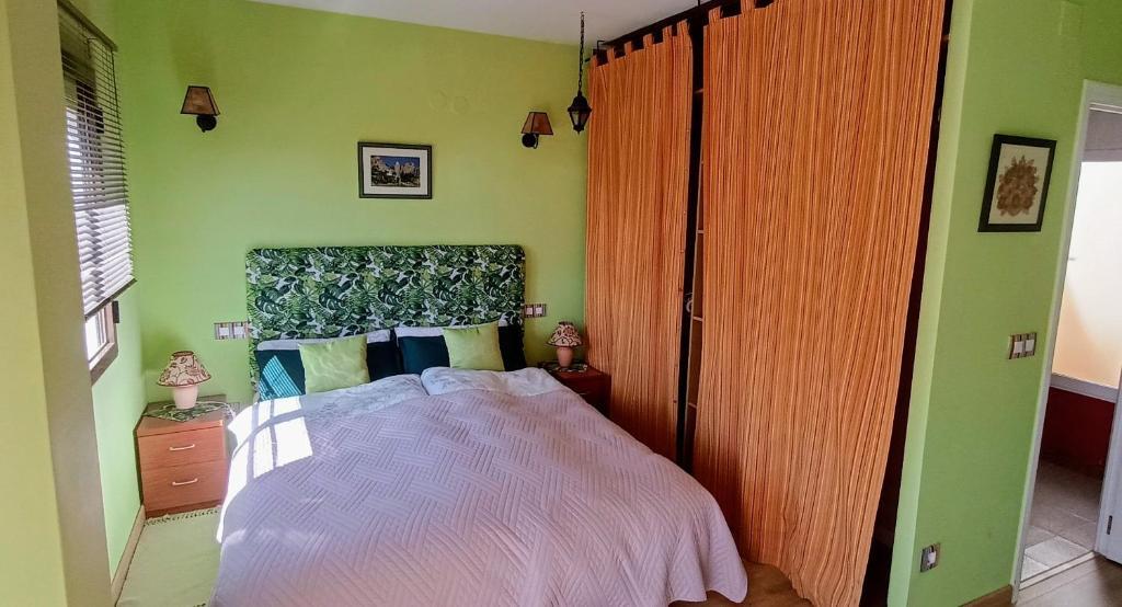 Bungalow Con Encanto 100M2 A 800 M De La Playa — 4-Star Luxury Hotel in El Campello, Spain