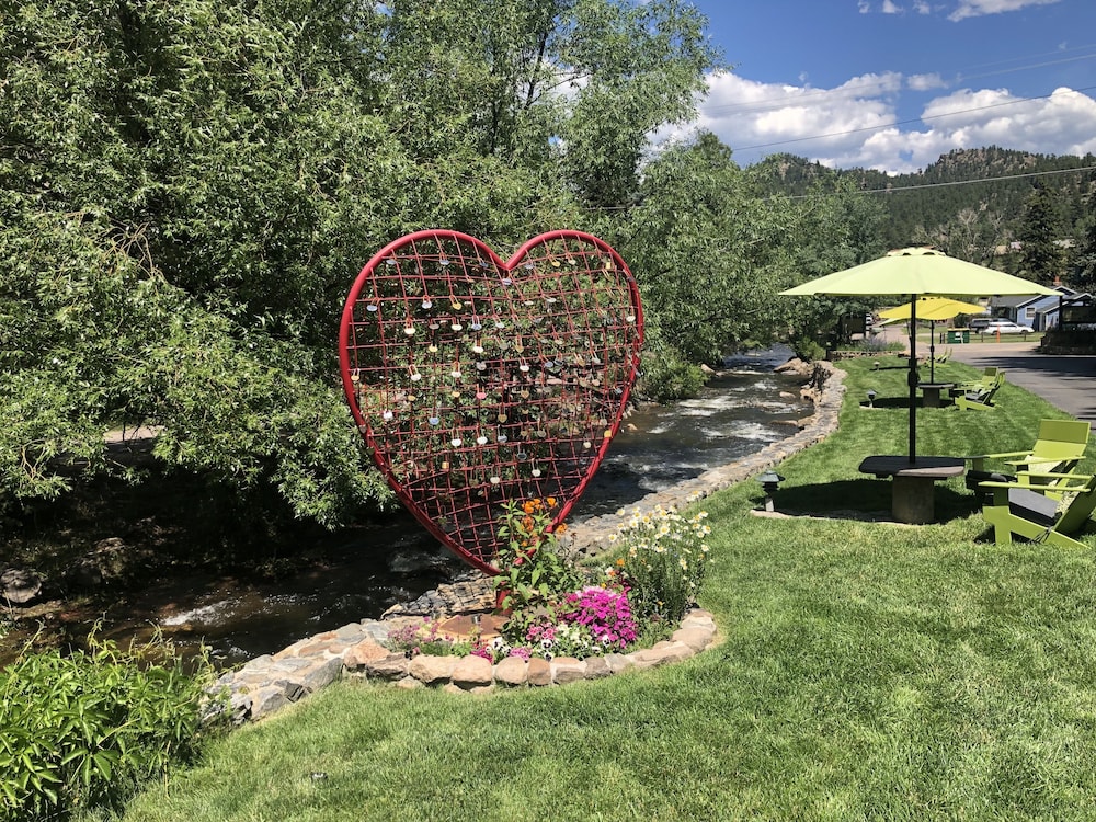 Highland Haven Creekside Inn - photo 195