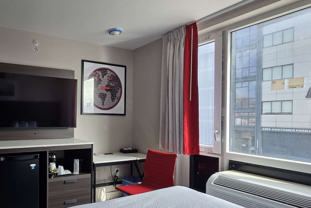 Ramada by Wyndham Brooklyn Empire Blvd - photo 6
