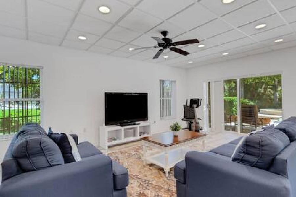 Siesta Key Marvel Pool SPA Deeded Beach Access - photo 17