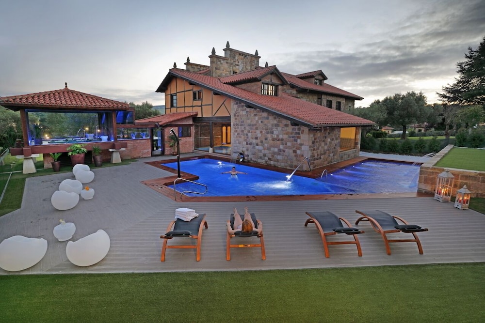 Hotel San Marcos — hotel in Santillana