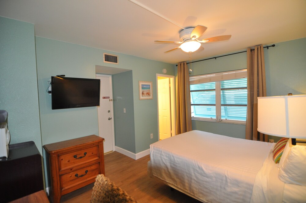 Lido Islander Inn - photo 13