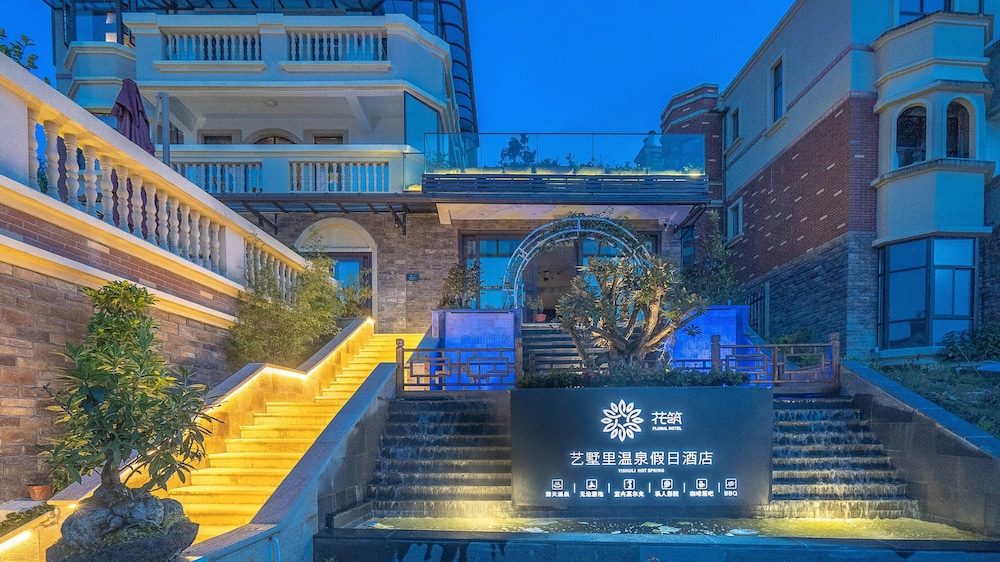 Floral Hotel Tengchong Yishuli Hotspring in Baoshan, People's Republic of China