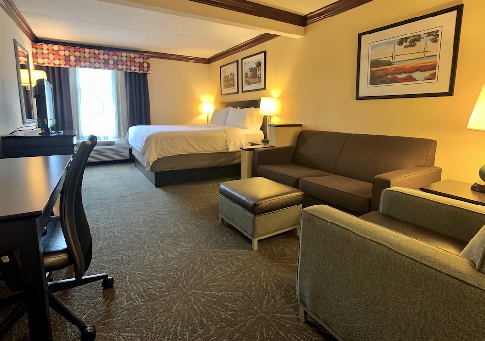 Holiday Inn Express & Suites Charleston Northwoods by IHG - photo 12