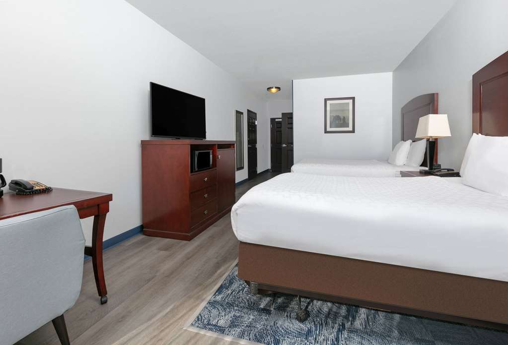 La Quinta Inn & Suites by Wyndham Fort Worth NE Mall - photo 11