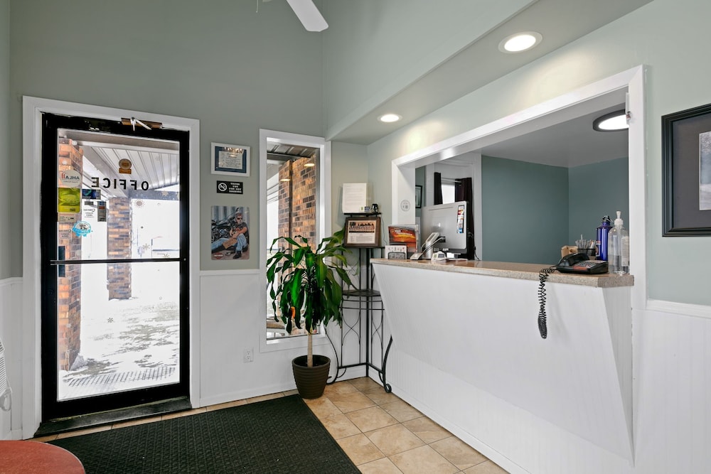 Super 8 by Wyndham Fergus Falls - photo 3