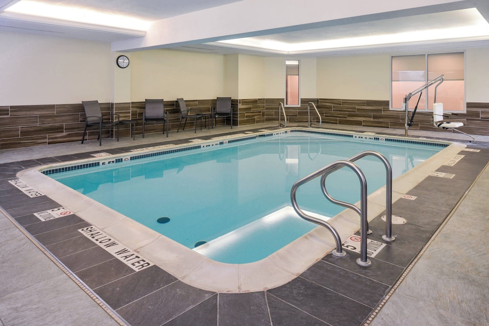 Fairfield by Marriott Inn & Suites Pittsburgh New Stanton - photo 14