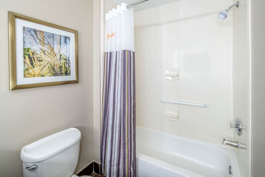 La Quinta Inn & Suites by Wyndham Atlanta Stockbridge - photo 12