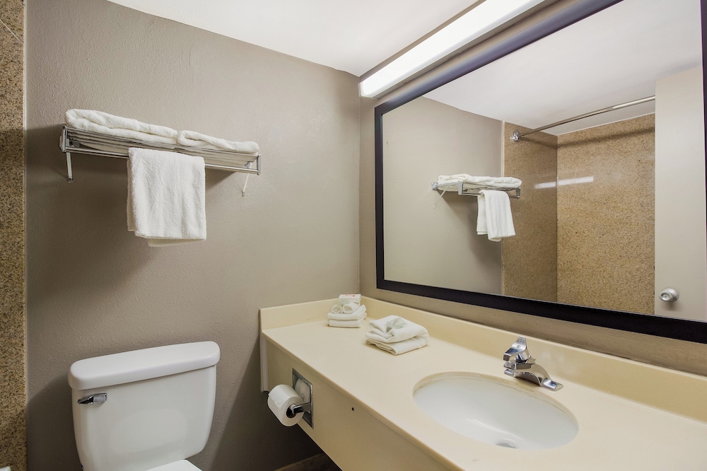 Red Roof Inn New Stanton - photo 25