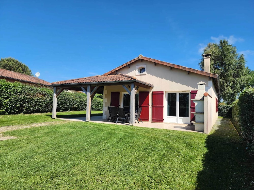 Villa in Les Forges With Golf & Pool Access — 4-Star Luxury Hotel in Les Forges, France