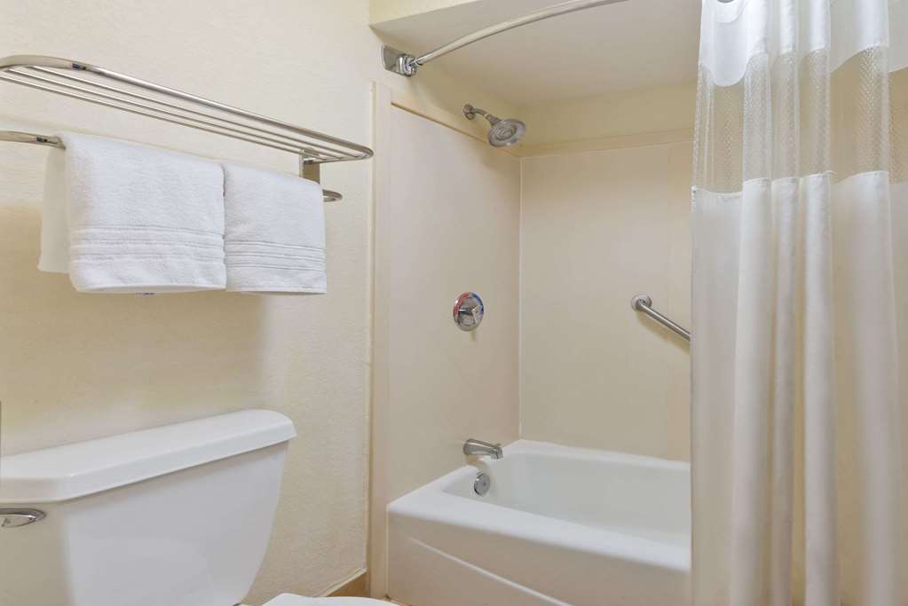 Super 8 by Wyndham Huntersville Charlotte Area - photo 10