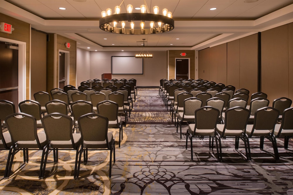 DoubleTree by Hilton Raleigh Crabtree Valley - photo 31